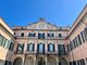 Palazzo Estense si illumina di blu
