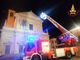 Saronno, ventenne ubriaco sul tetto della chiesa Prepositurale. Salvato da pompieri e carabinieri