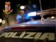 Auto non si ferma all’alt della Polizia a Varese, si dà alla fuga e va fuori strada in Valganna