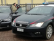 I carabinieri durante la perquisizione della Bmw con targhe e documenti falsi I carabinieri durante la perquisizione della Bmw con targhe e documenti falsi