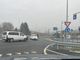 L'immagine dell'incidente avvenuto sabato pomeriggio nella rotonda della superstrada a Mercallo (foto dalla pagina Facebook di "Mercallo Futuro Ideale")