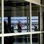 Bagaglio a mano incluso nel biglietto aereo, la stretta Ue: rischio rincari