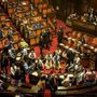Dl sicurezza, protesta Pd-M5S-Avs in Senato: seduti in Aula come manifestanti