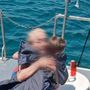 Bimbo di 5 anni e nonna trascinati al largo con il materassino - Video