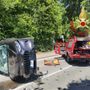 Auto si ribalta nel Comasco: conducente liberato dai vigili del fuoco Auto si ribalta nel Comasco: conducente liberato dai vigili del fuoco