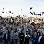 Università dell'Insubria: in trecento per il corteo nel centro di Varese e per il lancio del tocco ai Giardini Estensi