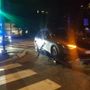 Incidente tra via Mazzini e via Dante a Busto: bici incastrata nella ruota dell’auto, ciclista all’ospedale