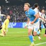 Il Napoli batte 2-1 la Juve e torna in vetta, doppietta di Hojlund