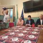 La conferenza stampa di presentazione del Campionato mondiale Kettlebell, nel riquadro Oleh Ilica in azione in sala giunta