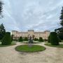 La facciata interna di Villa Recalcati e il suo parco
