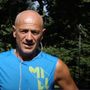 Beppe Sannino, 68 anni, va di corsa e ci fa ancora respirare un calcio vero fatto di dignità, valori, gruppo, passione e libertà