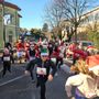 Domani a Bizzozero l'invasione dei Babbi Natale da corsa
