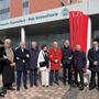 L'inaugurazione della scultura Vela Rossa di Vittore Frattini nella piazzetta d'ingresso all'ospedale di Circolo