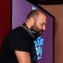 Il professore dj Luca Piazza alla console