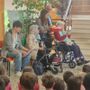 L'incontro alla scuola primaria Risorgimento di Gavirate tra alunni e ospiti della casa di riposo Bernacchi