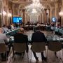 In Consiglio a Varese duello sulla sicurezza: «Il Comune non arriva mai», «Ma se il governo taglia i fondi per la polizia locale...»