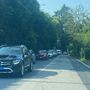Lunga coda di auto in mattinata nel tratto di via Gasparotto che collega la rotonda dell'Esselunga a viale Borri