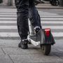 Milano, in due sul monopattino si scontrano con auto: muore ragazzo di 19 anni