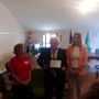 La premiazione del dottor Silvano Micheletti (foto dalla pagina Facebook di Avis Valceresio)