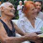 Novant'anni di vita da Negus, inimitabili e inscalfibili, festeggiati da tutta Cazzago davanti a una sacher