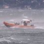 La motovedetta della Guardia Costiera sul lago di Como durante le raffiche di vento di ieri pomeriggio