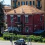 LA LETTERA. «Da vent'anni un pessimo biglietto da visita all'ingresso di Varese: Anas valorizzi o abbatta le ex case cantoniere»