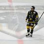 C'è un capitano sul ghiaccio, e ci siamo anche noi (Foto Galbiati) C'è un capitano sul ghiaccio, e ci siamo anche noi (Foto Galbiati)