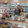 Michele e Carla Padovani dietro al banco del loro negozio