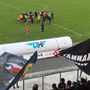 Applausi finali della curva alla squadra al Franco Ossola Applausi finali della curva alla squadra al Franco Ossola