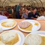 La polenta, regina alla Festa della Montagna organizzata dagli Alpini La polenta, regina alla Festa della Montagna organizzata dagli Alpini