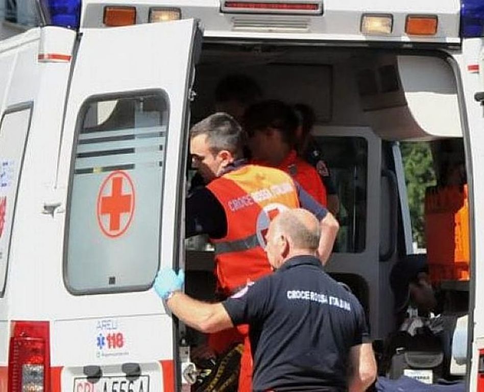 Incidente in superstrada a Besozzo, soccorse due persone dopo una ...