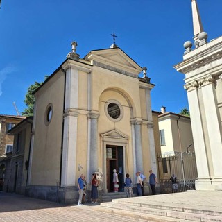 L’Eucaristia fino all’ultimo e oltre: nella bara di monsignor Livetti il suo “libro delle messe”