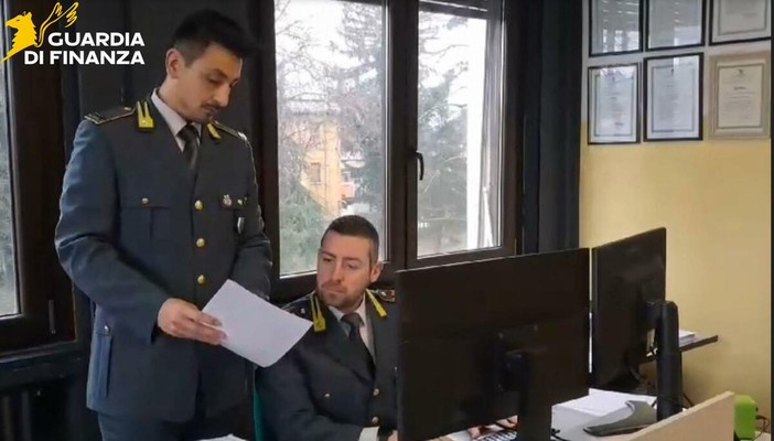 Incassava la disoccupazione, ma lavorava come imprenditore edile: denunciato dalle Fiamme Gialle Incassava la disoccupazione, ma lavorava come imprenditore edile: denunciato dalle Fiamme Gialle