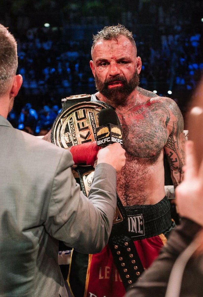 Immenso Alessio Sakara!