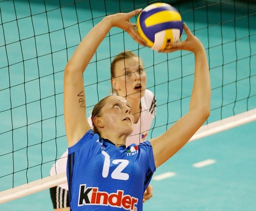 Anche il ricordo di Stefania Corna (foto dalla pagina della Federazione italiana Volley) guida questa iniziativa Anche il ricordo di Stefania Corna (foto dalla pagina della Federazione italiana Volley) guida questa iniziativa
