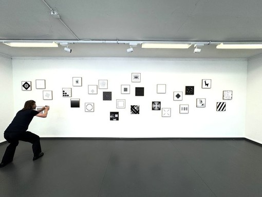 Alla Fondazione Morandini l’esposizione temporanea del portfolio “0,0,0” celebra l'arte astratta moderna con trenta artisti internazionali Alla Fondazione Morandini l’esposizione temporanea del portfolio “0,0,0” celebra l'arte astratta moderna con trenta artisti internazionali