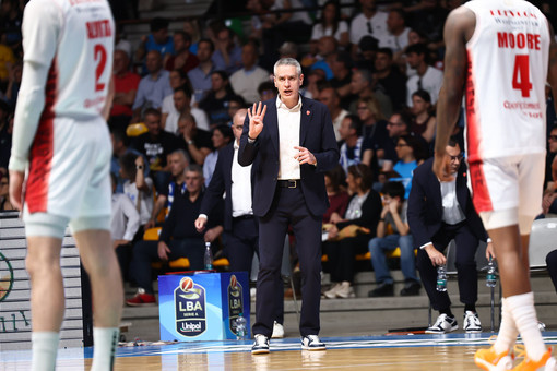 Coach Ioannis Kastritis contro Cantù (foto Averna)