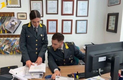 Frode fiscale internazionale, blitz della Guardia di Finanza di Varese: sei misure cautelari e beni sequestrati per 11 milioni di euro Frode fiscale internazionale, blitz della Guardia di Finanza di Varese: sei misure cautelari e beni sequestrati per 11 milioni di euro