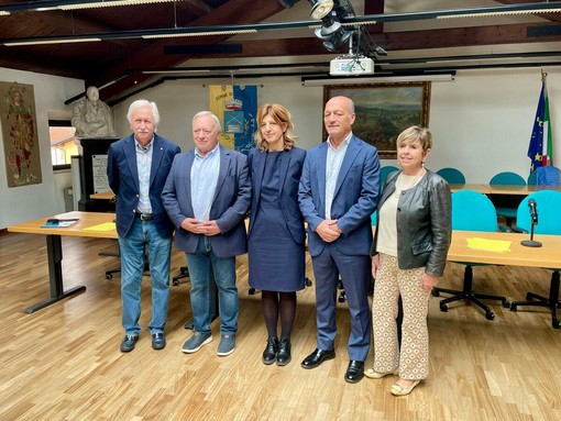 Presentato stamattina il Distretto del Commercio dei Comuni di Confine Presentato stamattina il Distretto del Commercio dei Comuni di Confine