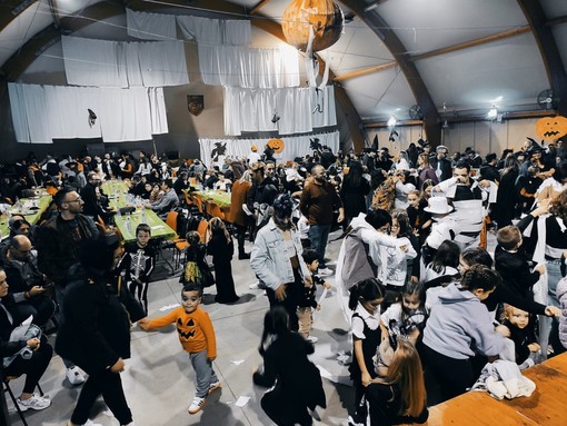 FOTO. Grande soddisfazione per la festa di Halloween a Lonate Pozzolo organizzata da Negozianti e Comitato Genitori