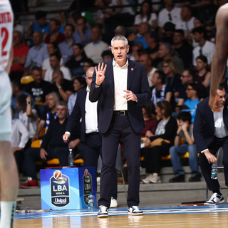Coach Ioannis Kastritis contro Cantù (foto Averna)