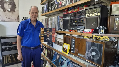 Maurizio Malnati all'interno del suo distributore Q8 di via Sanvito, da lui trasformato anche in un tempio della musica, da decenni punto di riferimento di tanti automobilisti Maurizio Malnati all'interno del suo distributore Q8 di via Sanvito, da lui trasformato anche in un tempio della musica, da decenni punto di riferimento di tanti automobilisti