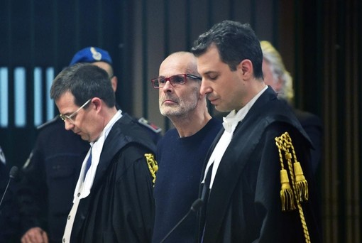 Cazzaniga (al centro) durante il processo di primo grado (foto da IlSaronno.it)
