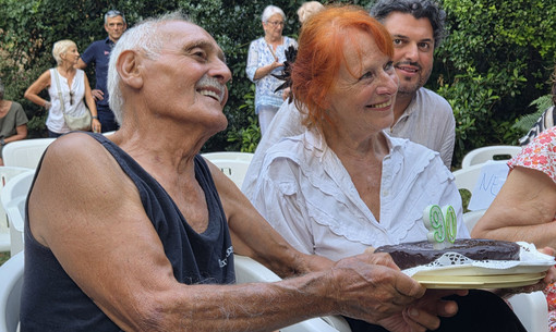 Novant'anni di vita da Negus, inimitabili e inscalfibili, festeggiati da tutta Cazzago davanti a una sacher Novant'anni di vita da Negus, inimitabili e inscalfibili, festeggiati da tutta Cazzago davanti a una sacher