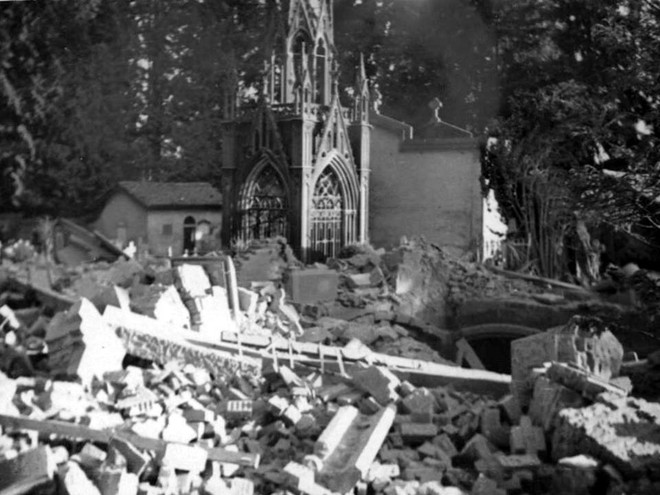 LA VARESE NASCOSTA. Il &quot;miracolo&quot; di inizio aprile 1944: quella cappella del cimitero di Masnago indenne tra il mare di macerie dei bombardamenti