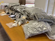 Sul camper erano nascoste cocaina, marijuana, hashish, eroina, ecstasy e LSD: il materiale è stato sequestrato Sul camper erano nascoste cocaina, marijuana, hashish, eroina, ecstasy e LSD: il materiale è stato sequestrato