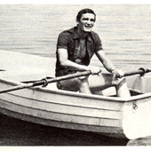 Gigi Riva in barca a Reno, a Leggiuno, nel 1969 (foto da La Varese Nascosta)