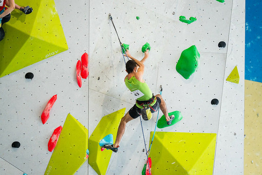 Un weekend di sfide verticali al Salewa Cube di San Fermo