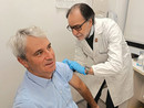Palazzo Estense punta sulla prevenzione: sindaco, assessore e consigliere si vaccinano contro l'influenza: «Proteggiamo la comunità» Palazzo Estense punta sulla prevenzione: sindaco, assessore e consigliere si vaccinano contro l'influenza: «Proteggiamo la comunità»