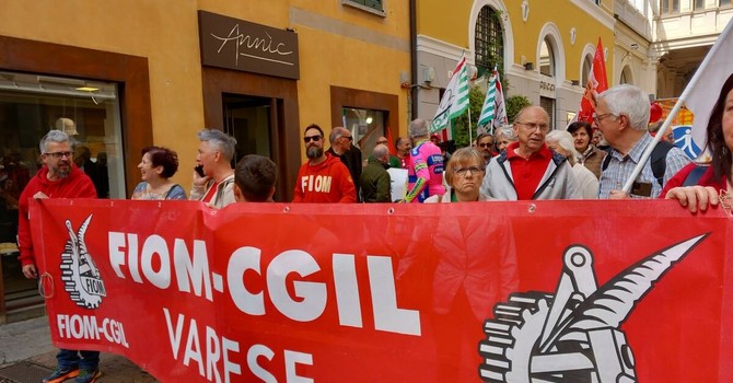Il corteo del Primo Maggio a Varese (alcune di queste foto sono prese dalla pagina Facebook Cgil Varese)